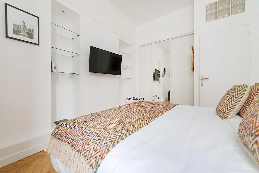 Luxe 1-br Gem Louvre & Opera Париж