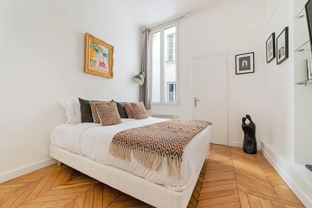 Luxe 1-br Gem Louvre & Opera Apartment
