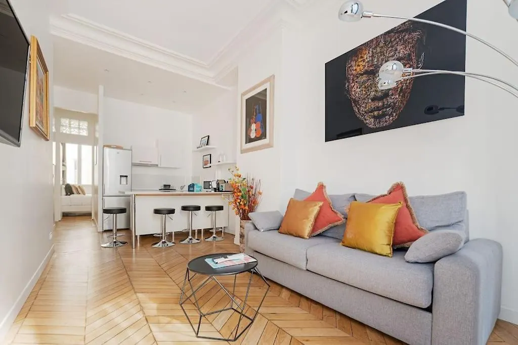 Luxe 1-br Gem Louvre & Opera Apartment *